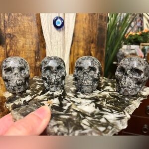 UV Reactive Yooperlite Skull